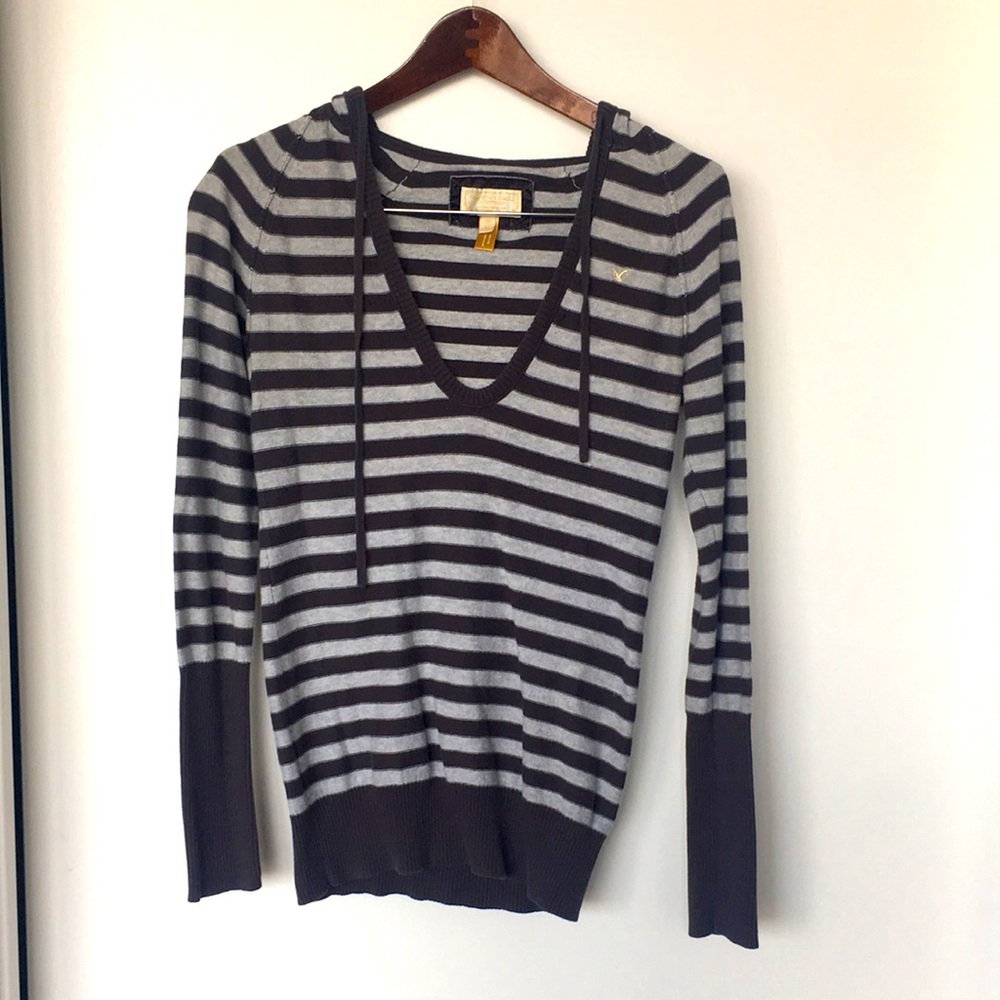 American Eagle Blue Striped Sweater / Hoodie - Size Medium